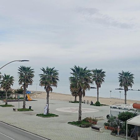 Taverna Sul Mare 프란카빌라 알 마레 외부 사진